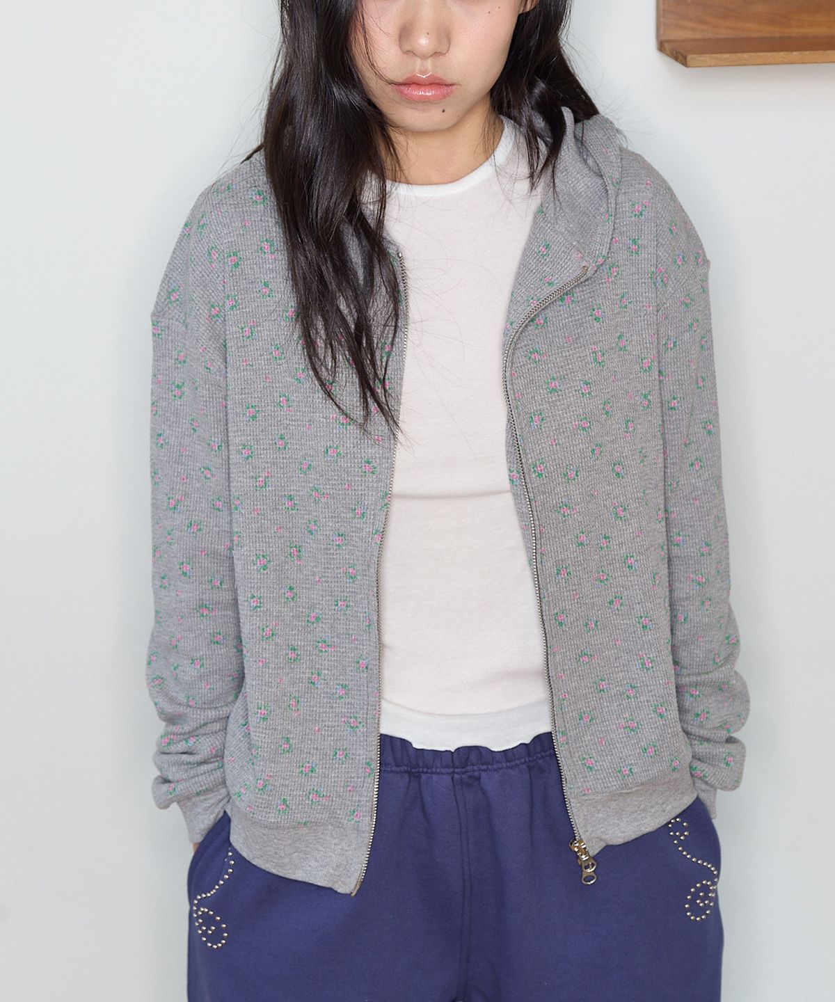 홈바디띵즈(HOMEBODY THINGS) Tiny Flower Hoodie Zip-Up (GREY)