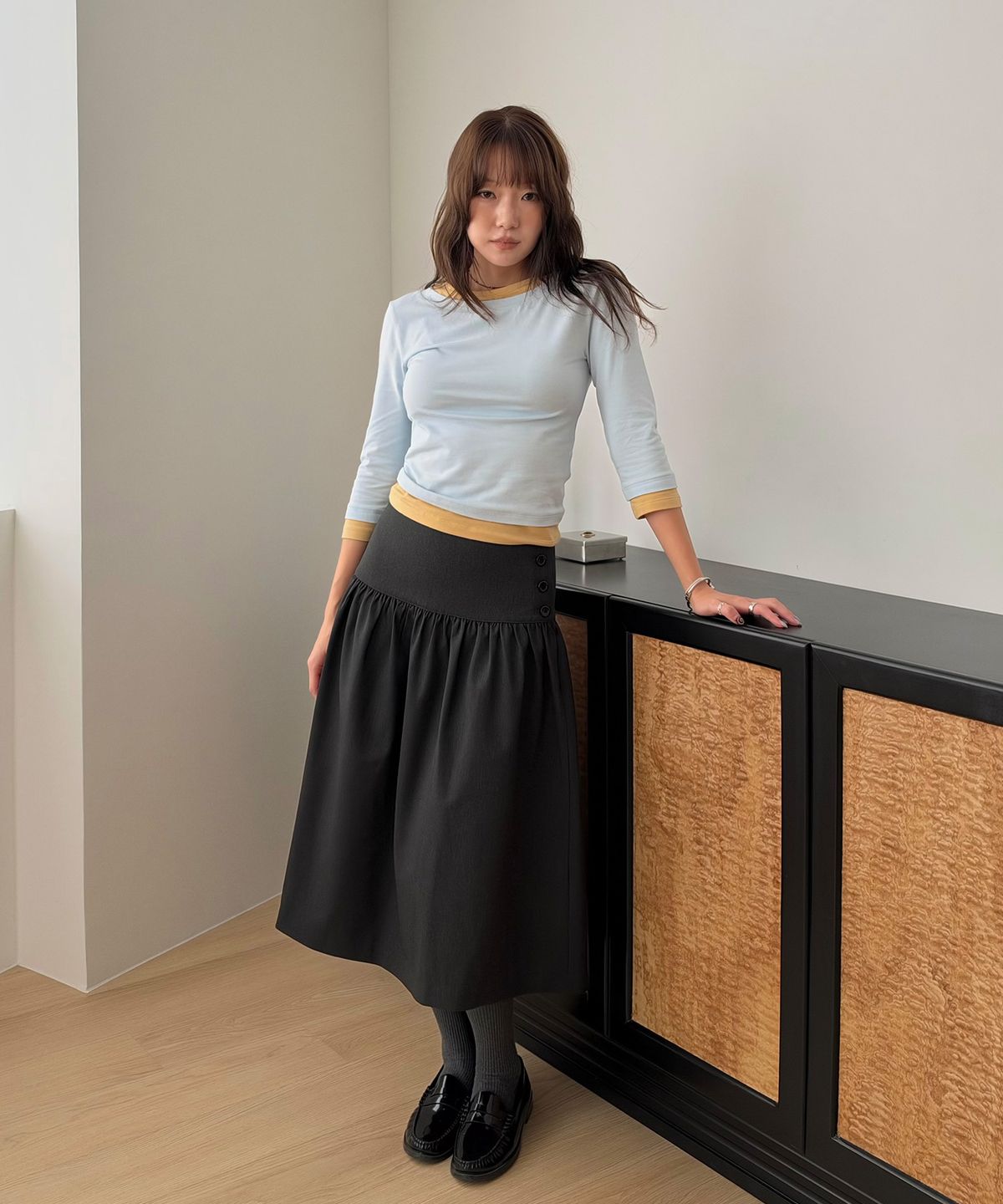 홈바디띵즈(HOMEBODY THINGS) Button Shirring Long Skirt (CHARCOAL)