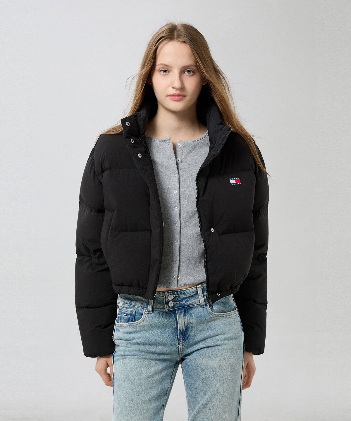 타미진스(TOMMY JEANS) 알래스카 크롭 다운 푸퍼 (T32G7QJC50TWT1BDS)