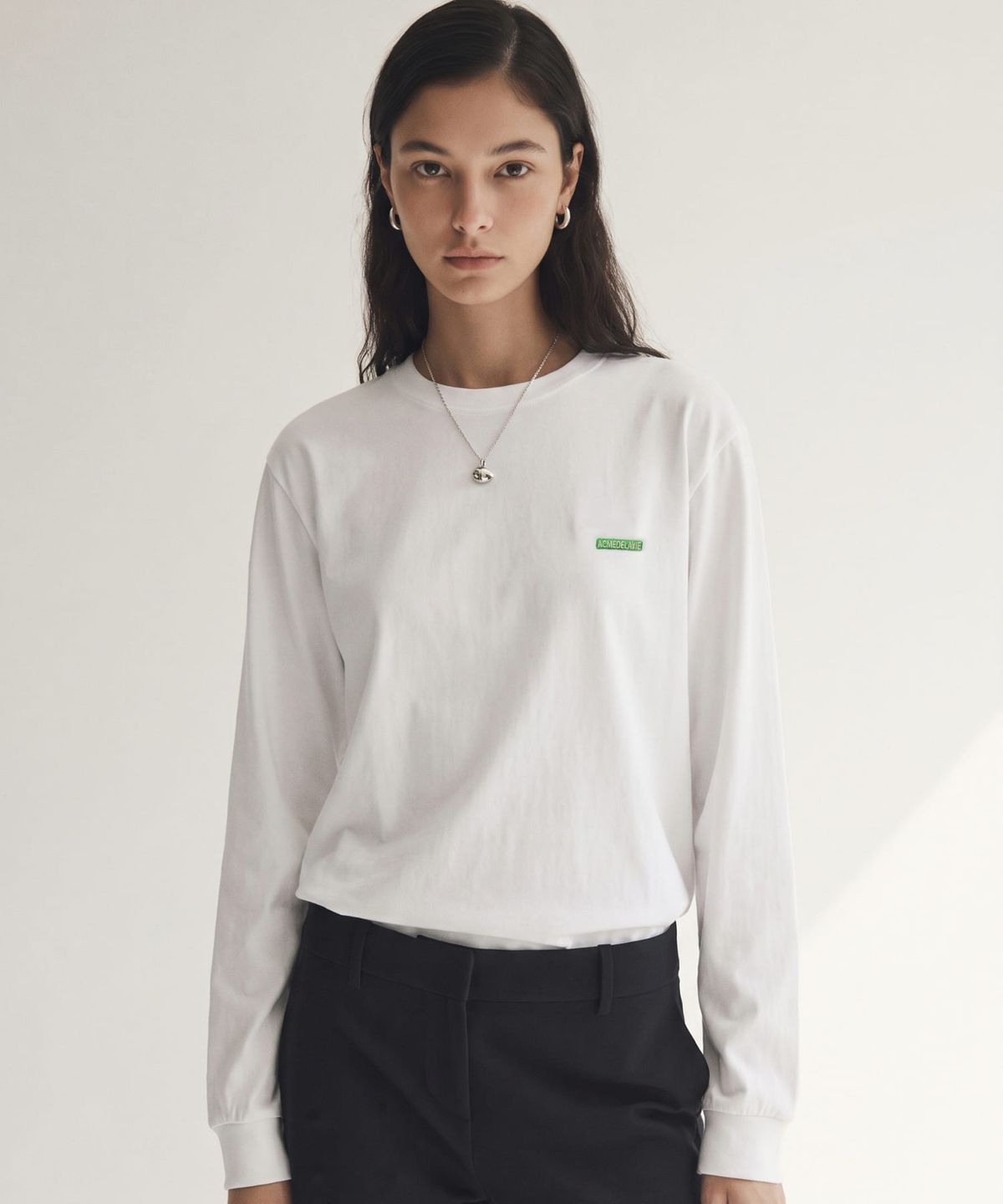 아크메드라비(ACME DE LA VIE) SMALL LOGO EMBROIDERY LONG SLEEVE T-SHIRT