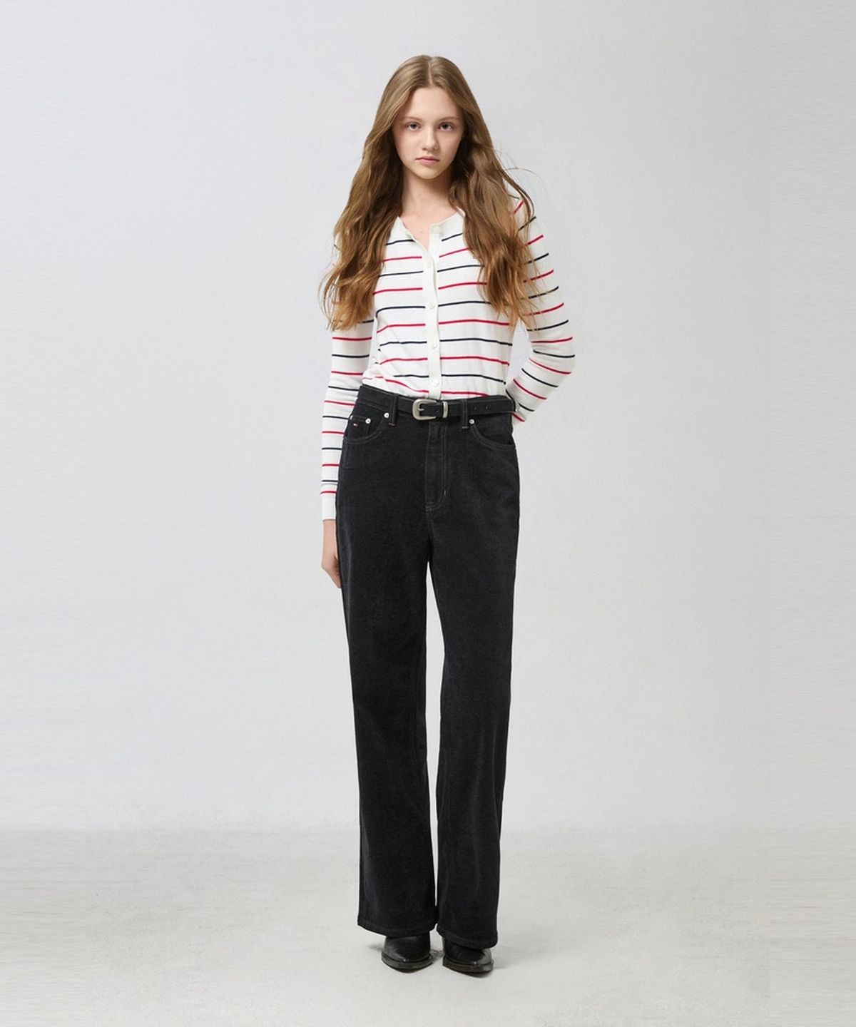 타미진스(TOMMY JEANS) 클레어 스트레이트 핏 브러쉬드 데님 팬츠 (T32G6NEW21TWL11BK)