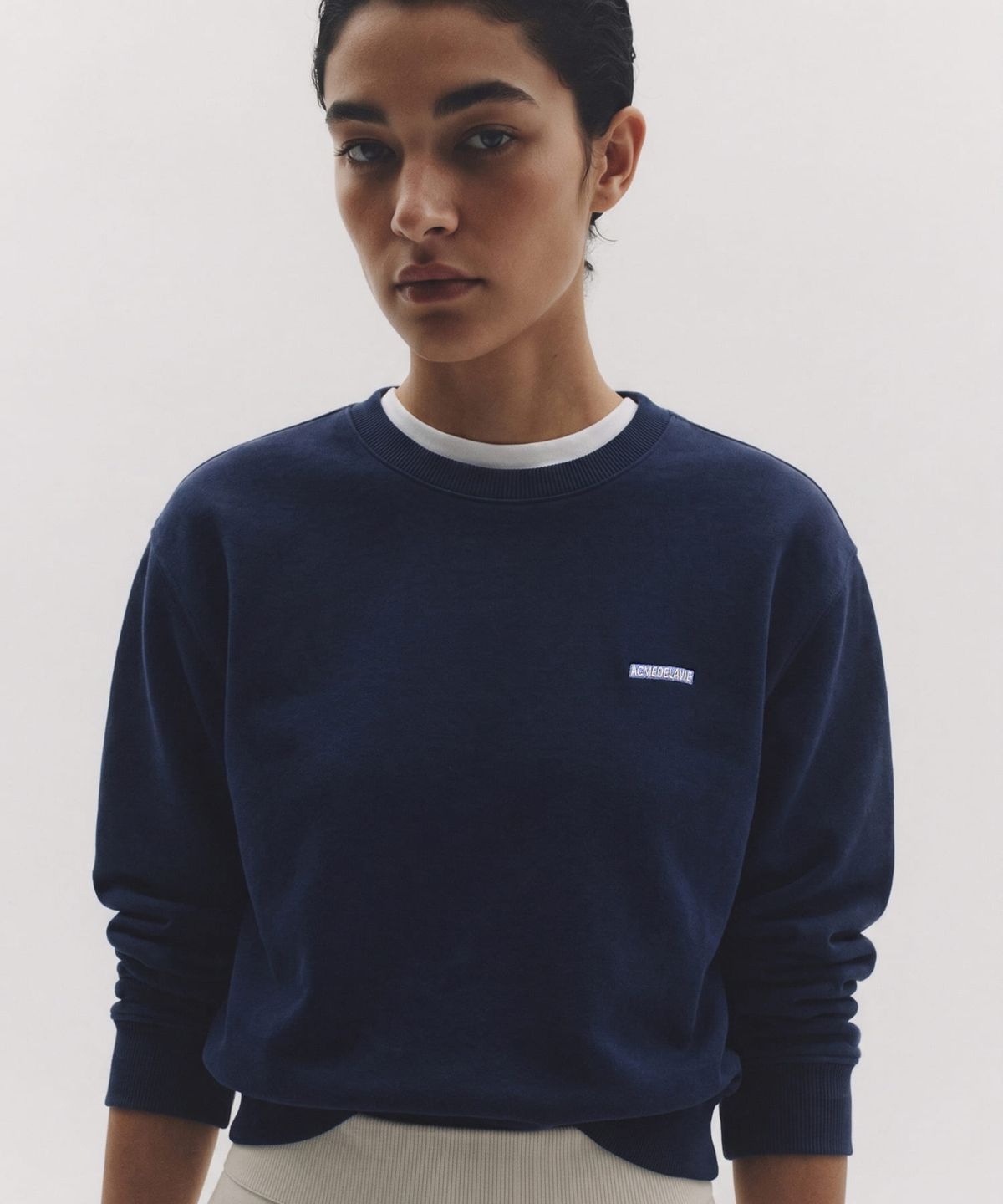 아크메드라비(ACME DE LA VIE) SMALL LOGO EMBROIDERY SWEATSHIRT