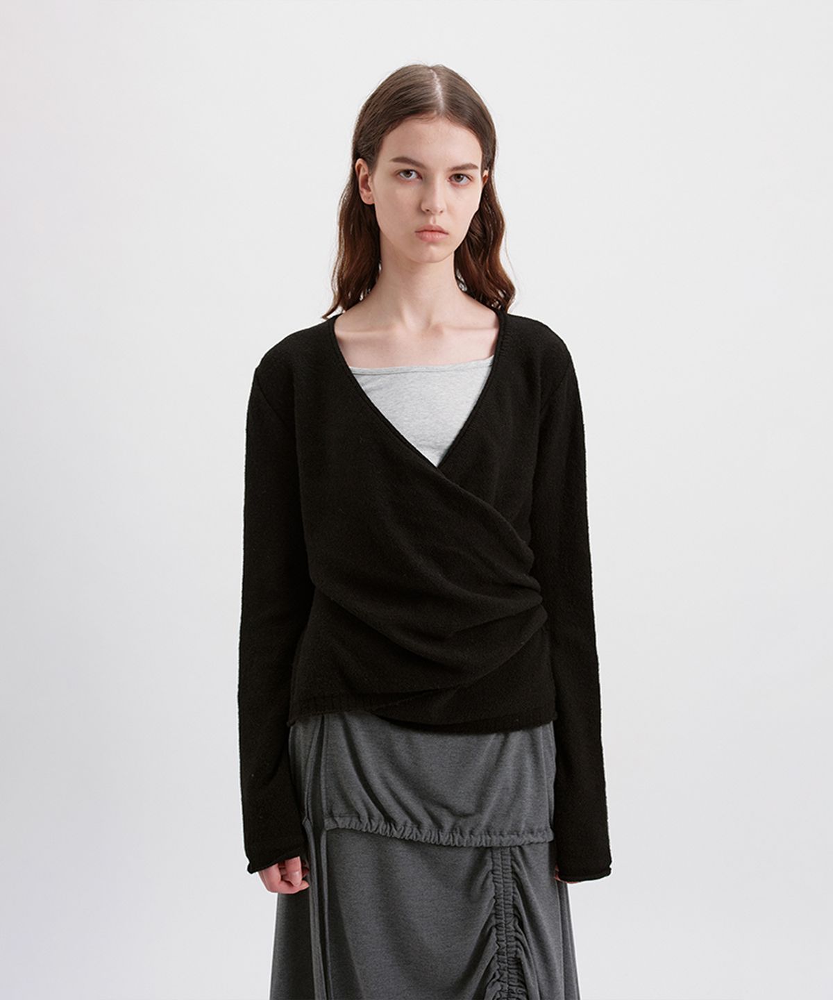 시메트릭 퍼센트(SYMMETRICPERCENT) Envelop Draped Knit / Black