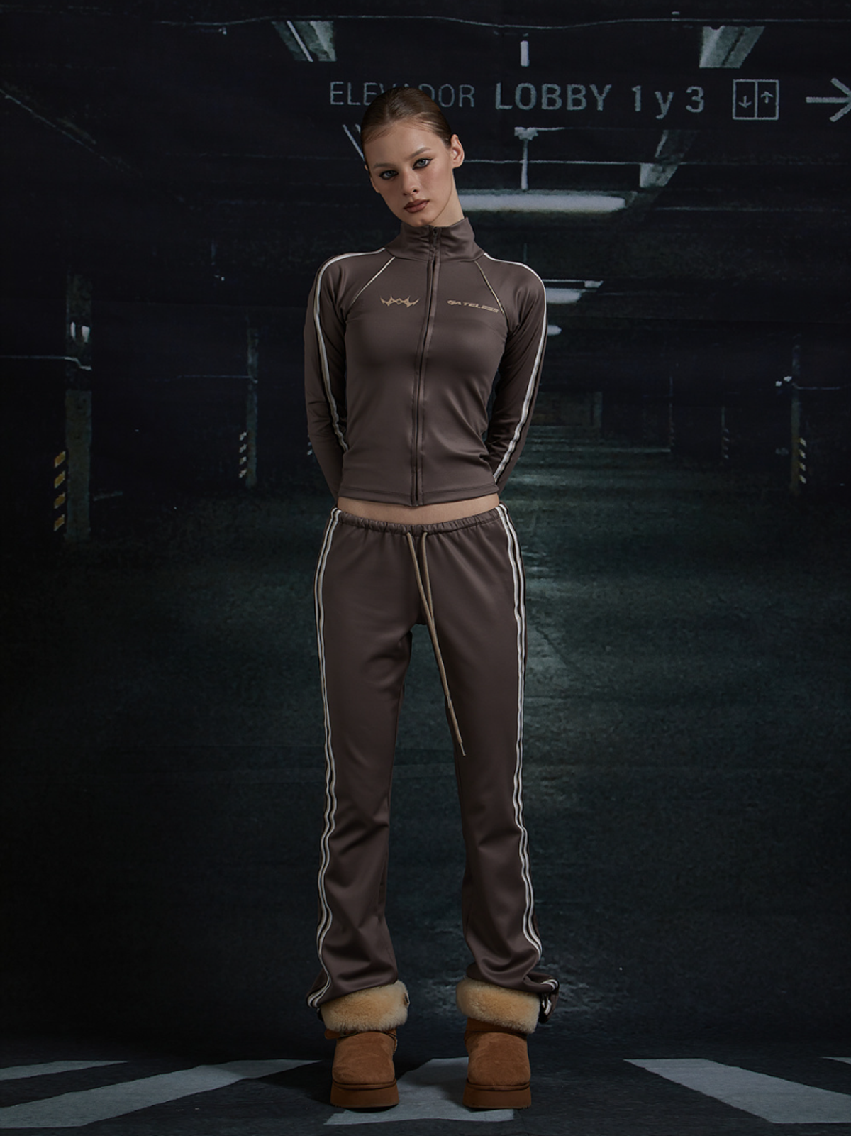 게이트리스(GATELESS) SLIM-FIT TRACK PANTS