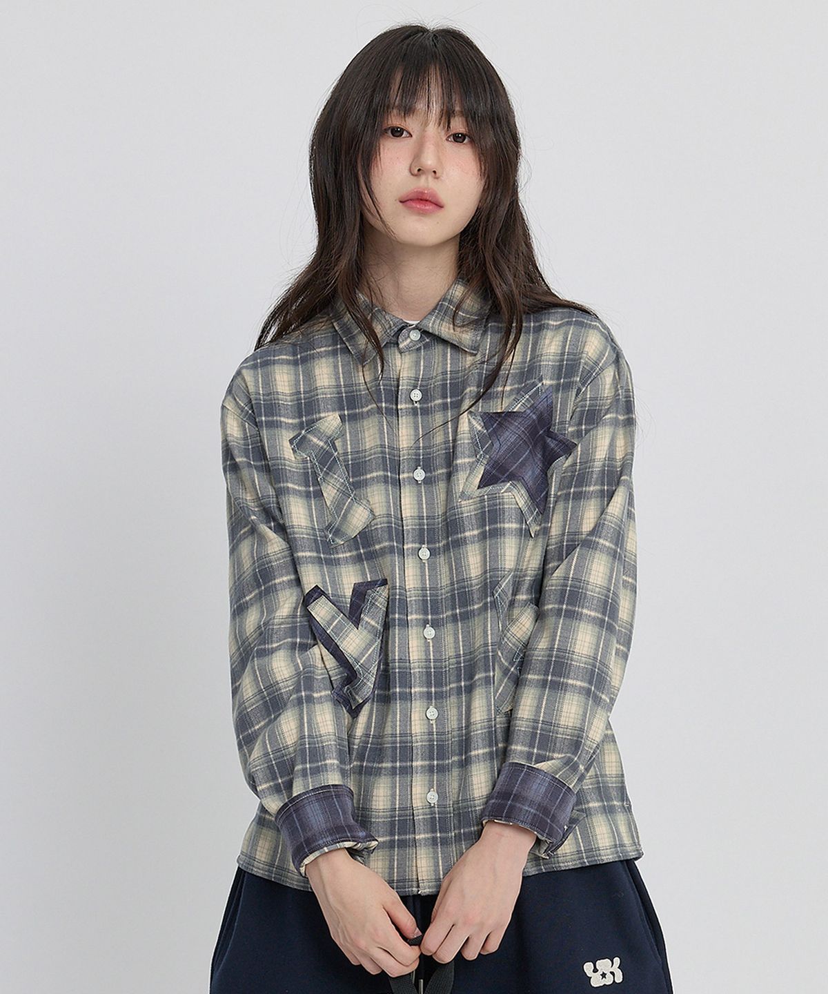 와이케이(WAIKEI) YK 스타 아플리케 체크 셔츠 네이비