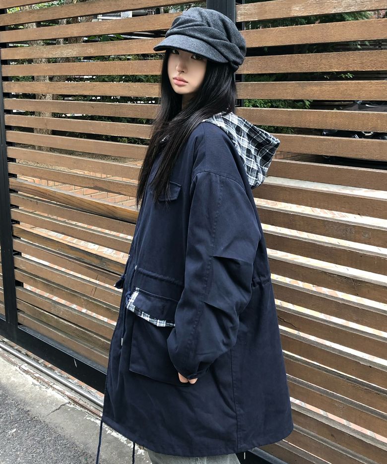 체크 아플리케 자수 필드 자켓 네이비