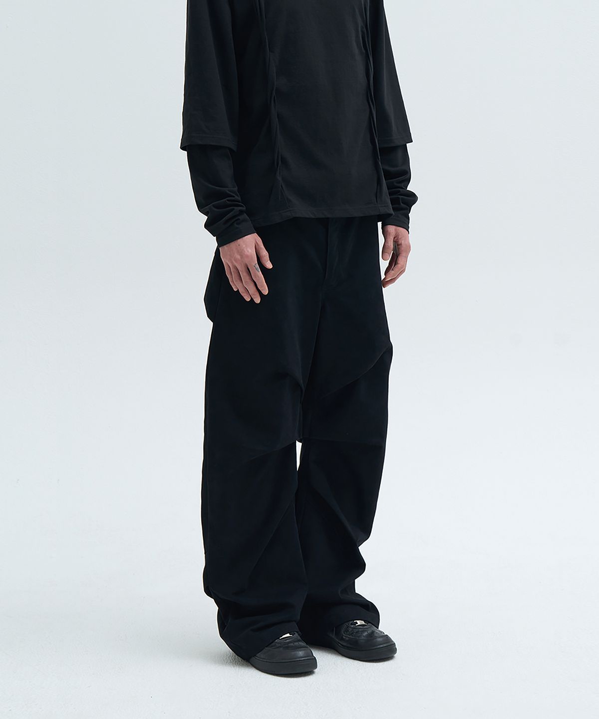 카사카사(KASAKASA) Pleated Pants Black