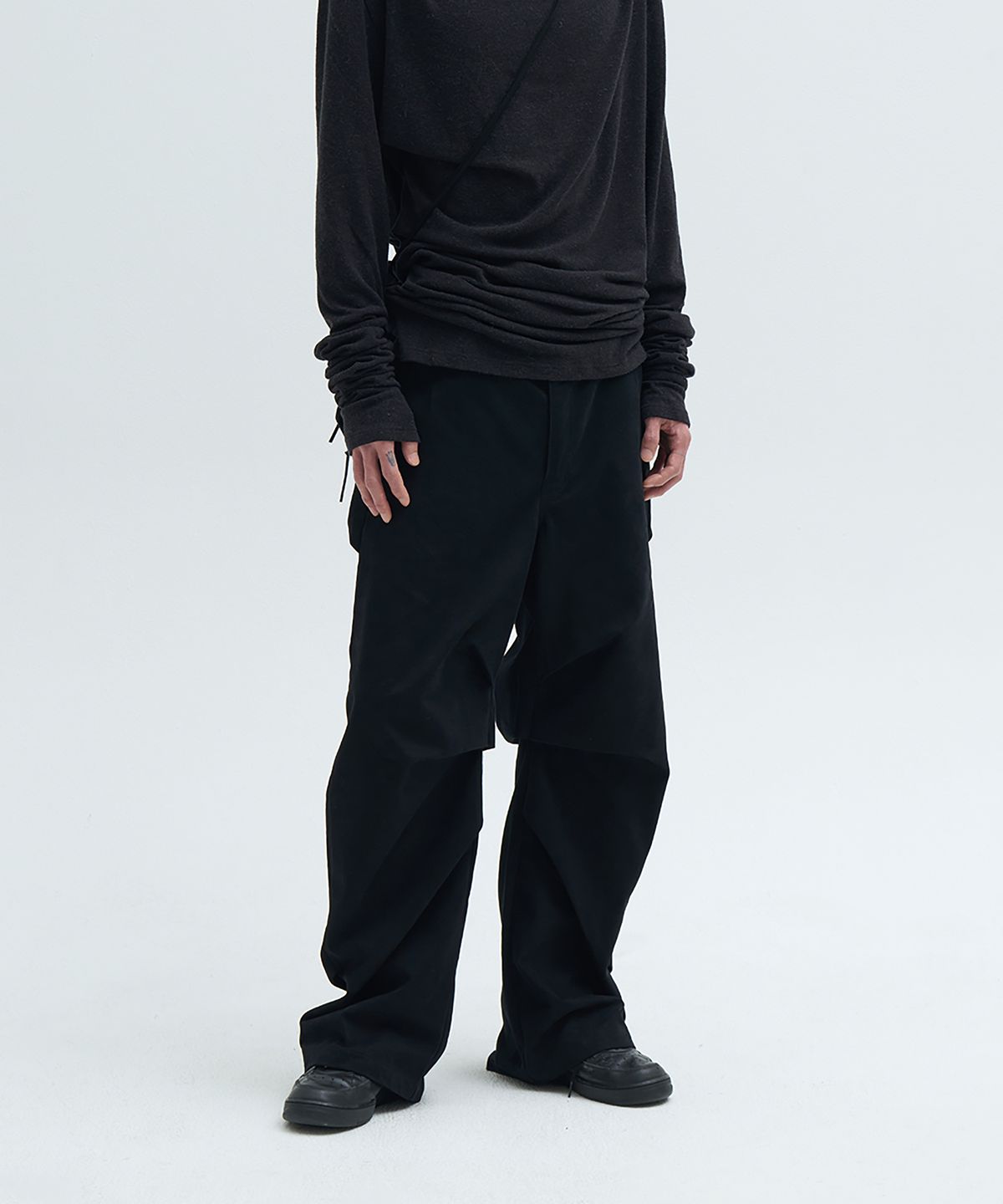 카사카사(KASAKASA) Pleated Pants Black