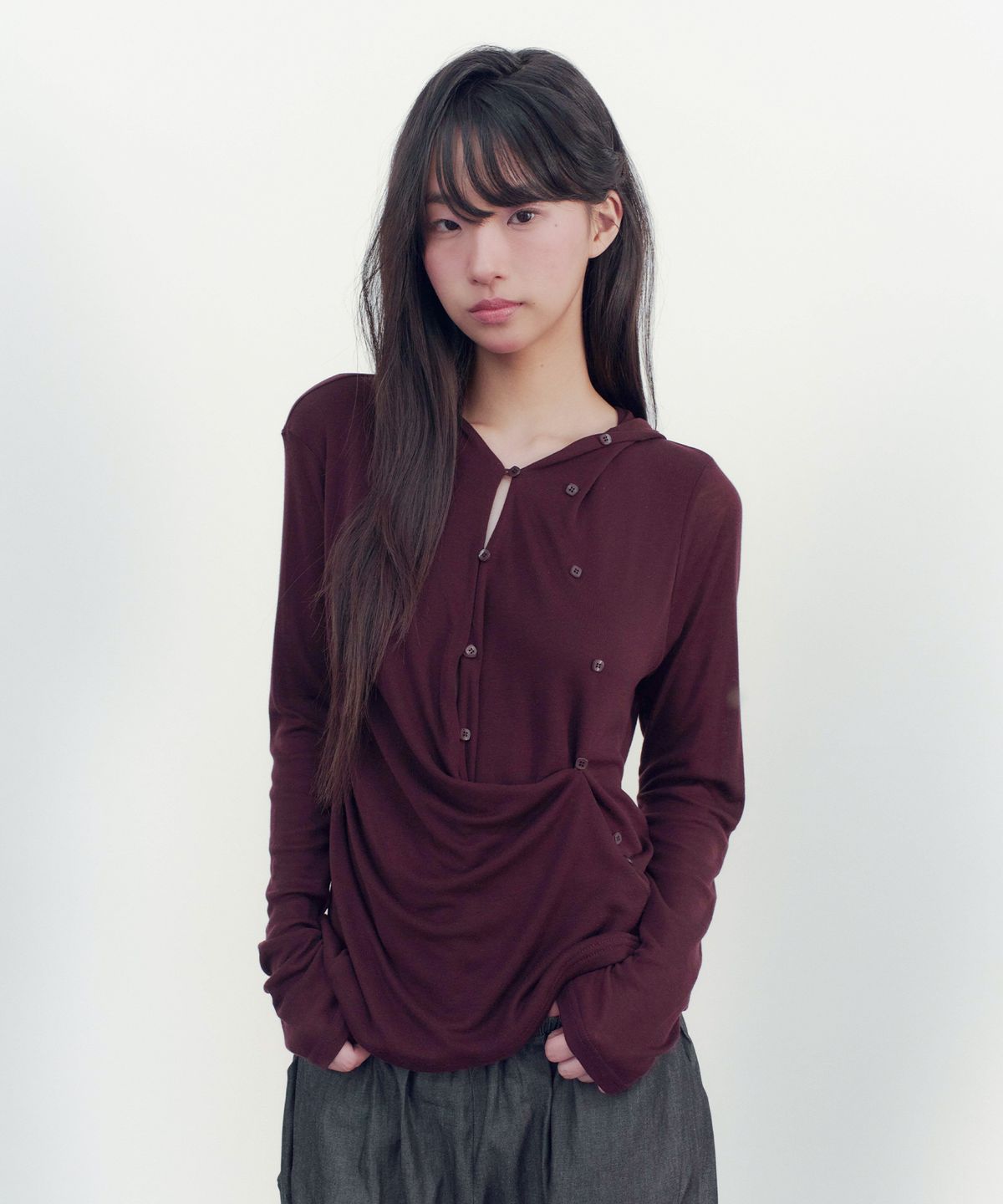 온스카(ONSKA) DRAPE BUTTON HOODED LONG SLEEVE T (WINE)