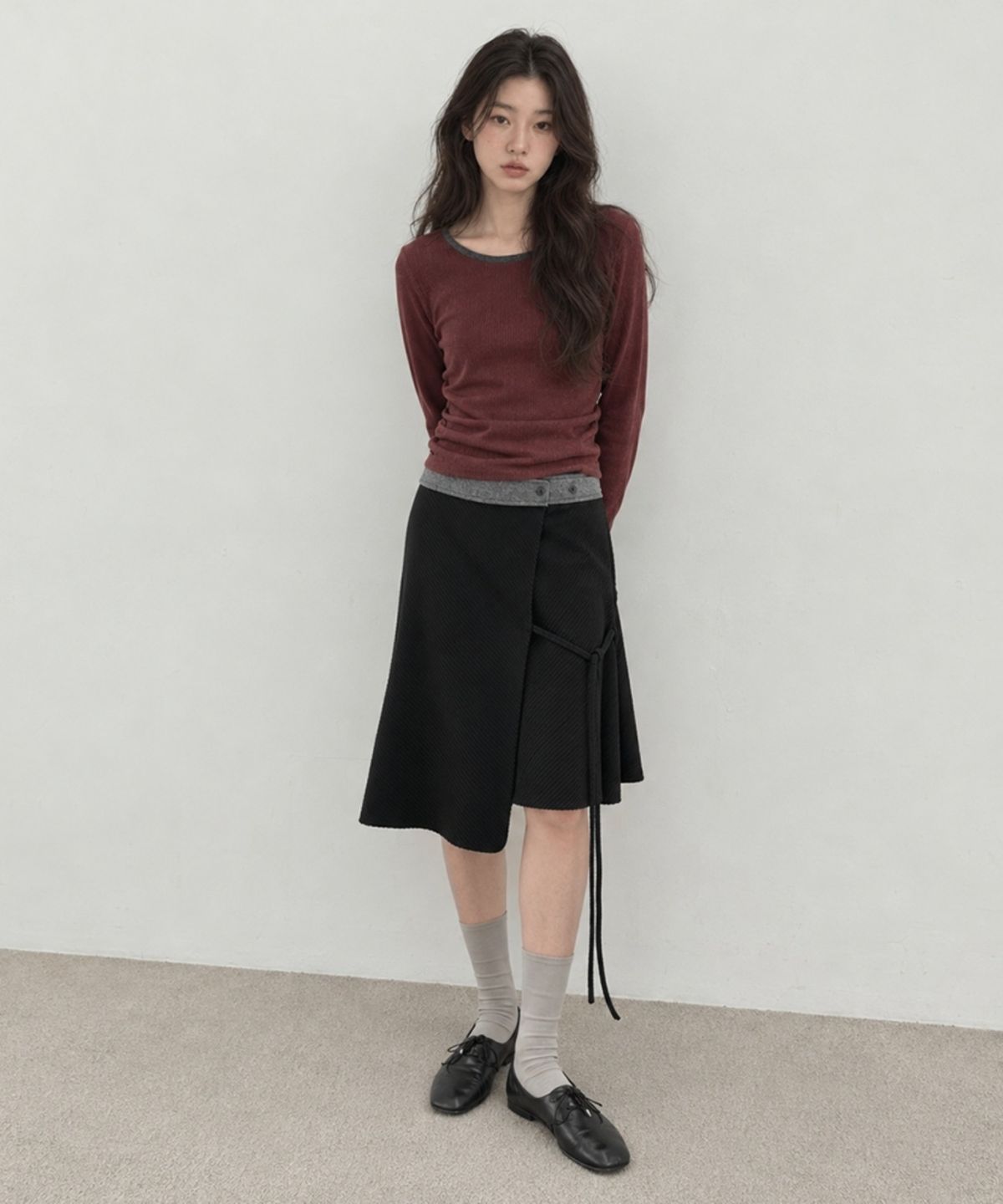 넌즈시(NUNZSI) 컬러 블록 버튼 랩 스커트 블랙