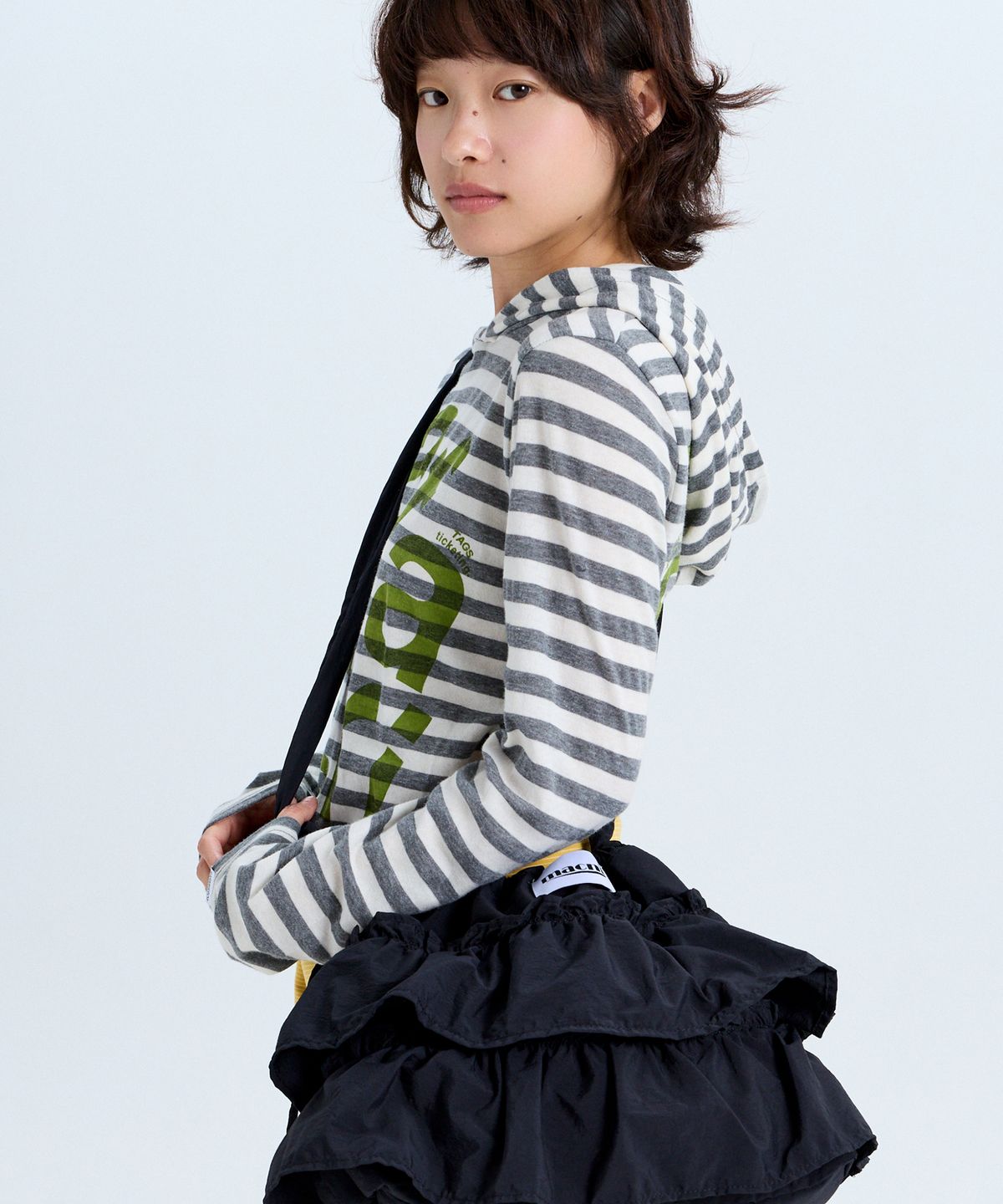 마크니(MACNI) CANCAN FRILL SHOULDER CROSS BAG BLACK
