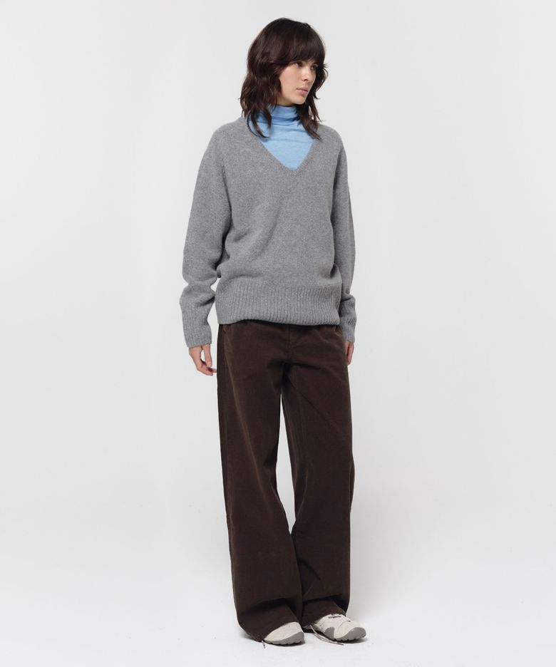 WOOL V-NECK SWEATER / GREY