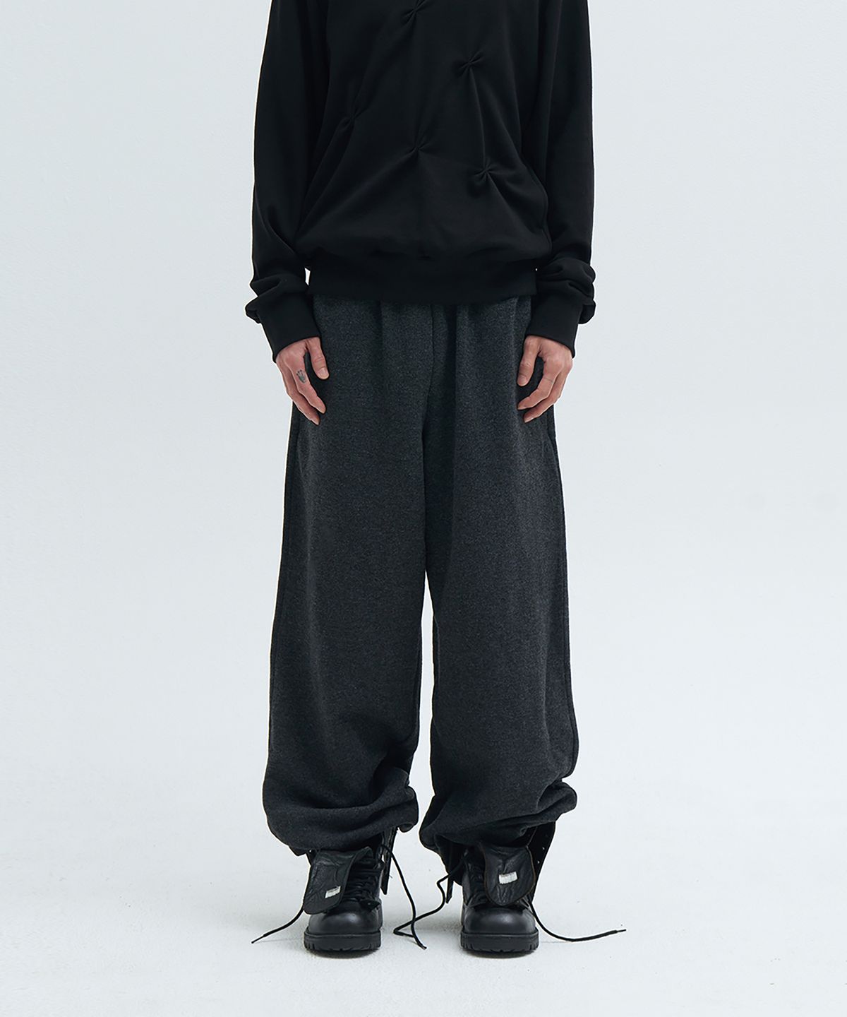 카사카사(KASAKASA) Wool Drawstring Sweatpants Charcoal