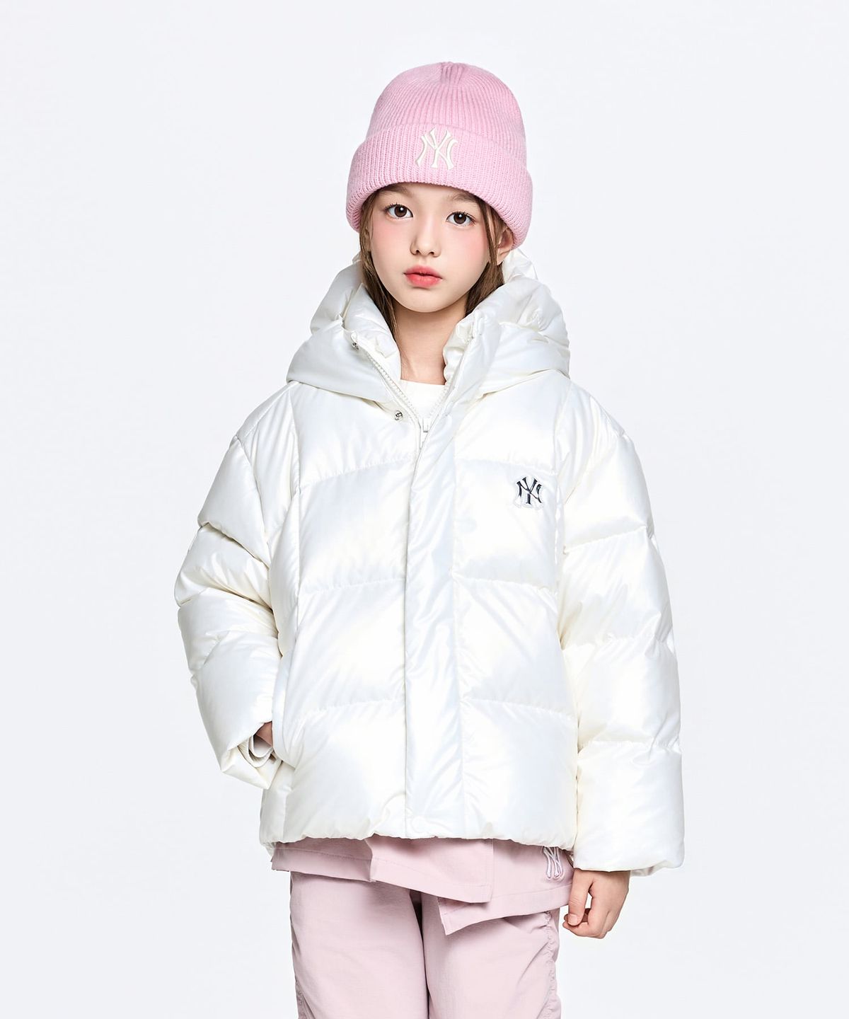 엠엘비 키즈(MLB KIDS) 스트릿 걸즈 프리즘 유로피안덕 숏다운 NY (Ivory)