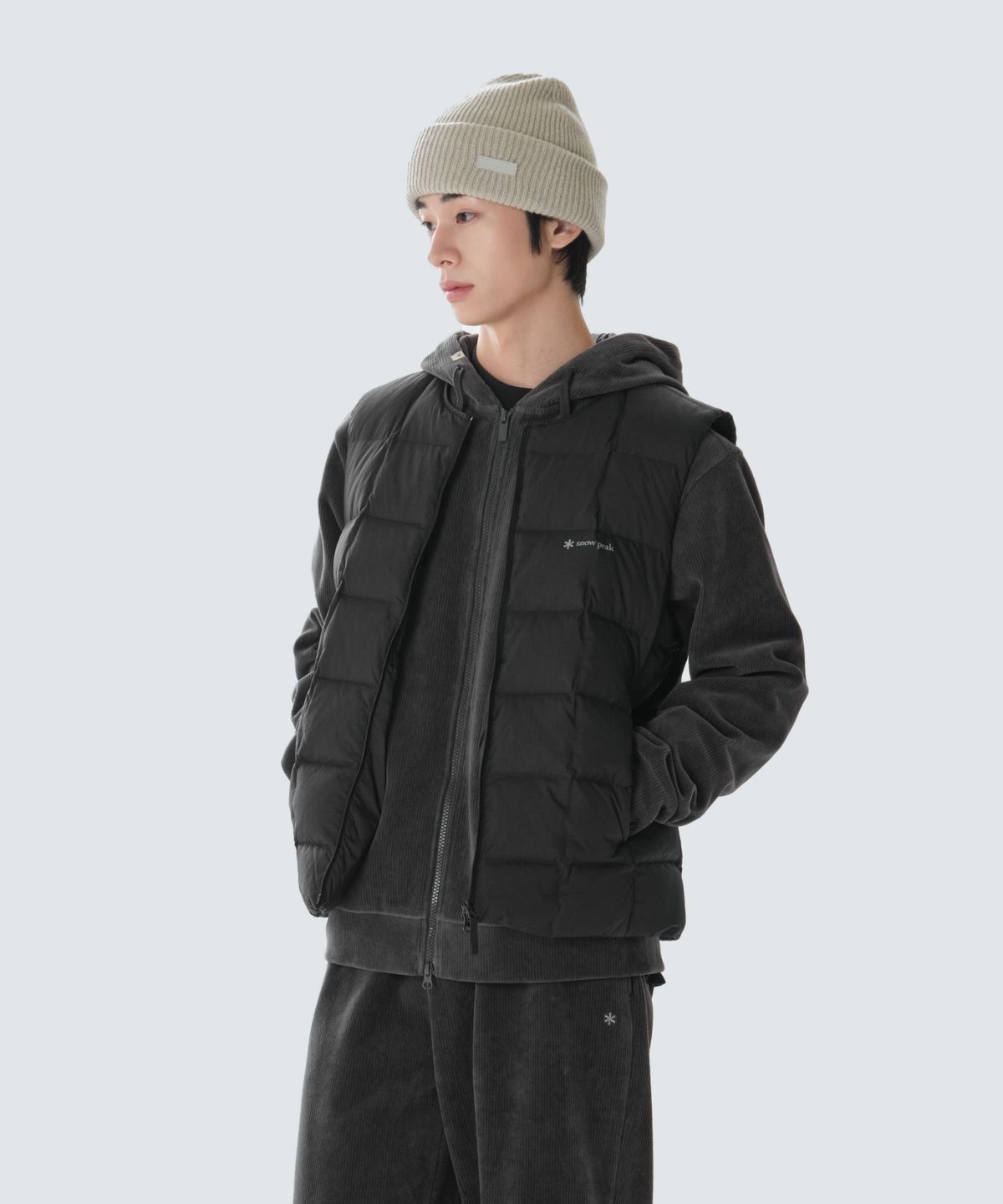 스노우피크 어패럴(SNOWPEAK APPAREL) 캠프블록 경량 다운 베스트 (S26WUFDV46) Dark Navy