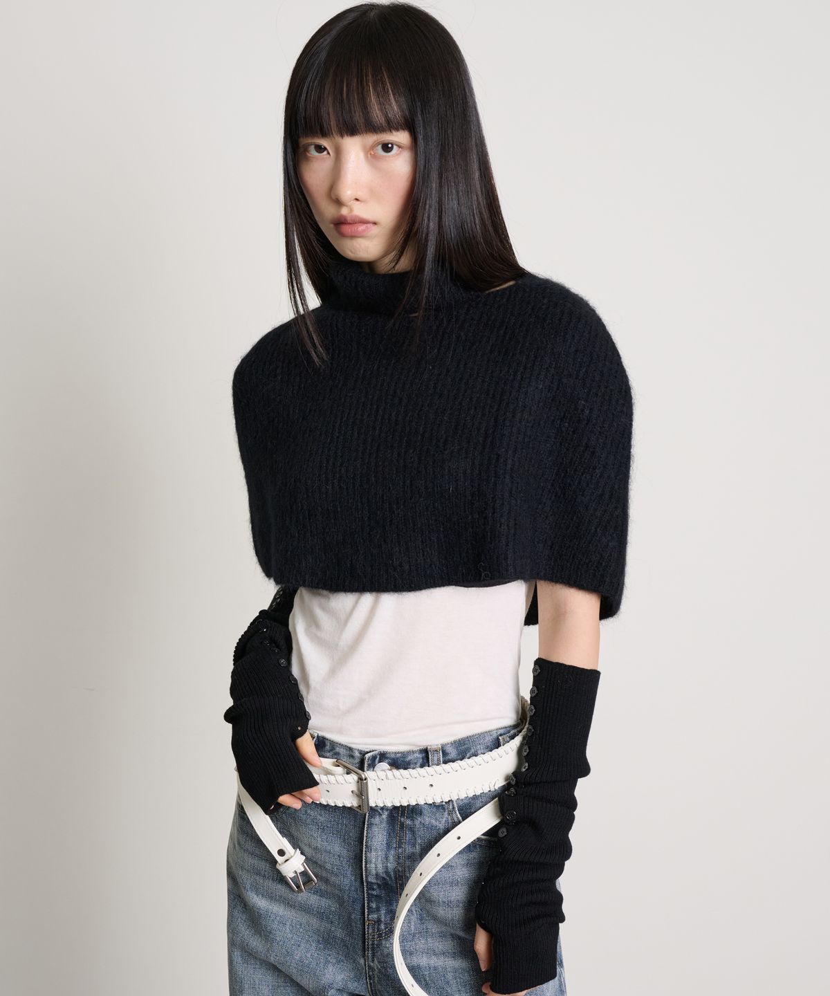 더애틋(THE AÉTUT) Merino Wool Button Detail Warmer_Black