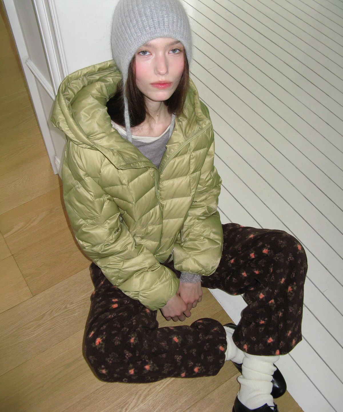 로라로라(ROLAROLA) LIGHT HOODED DOWN JACKET MUSTARD