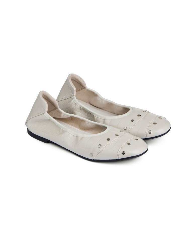 CROCODILE STUD FLAT SHOES IN IVORY