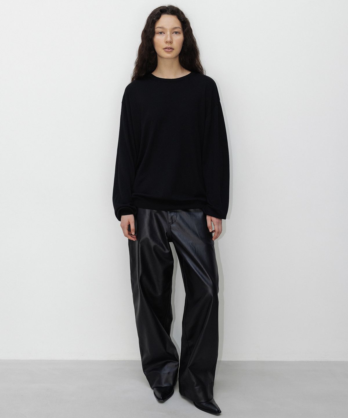 오브헤덴(OPHEDEN) Round Neck Cashmere Knit (black)