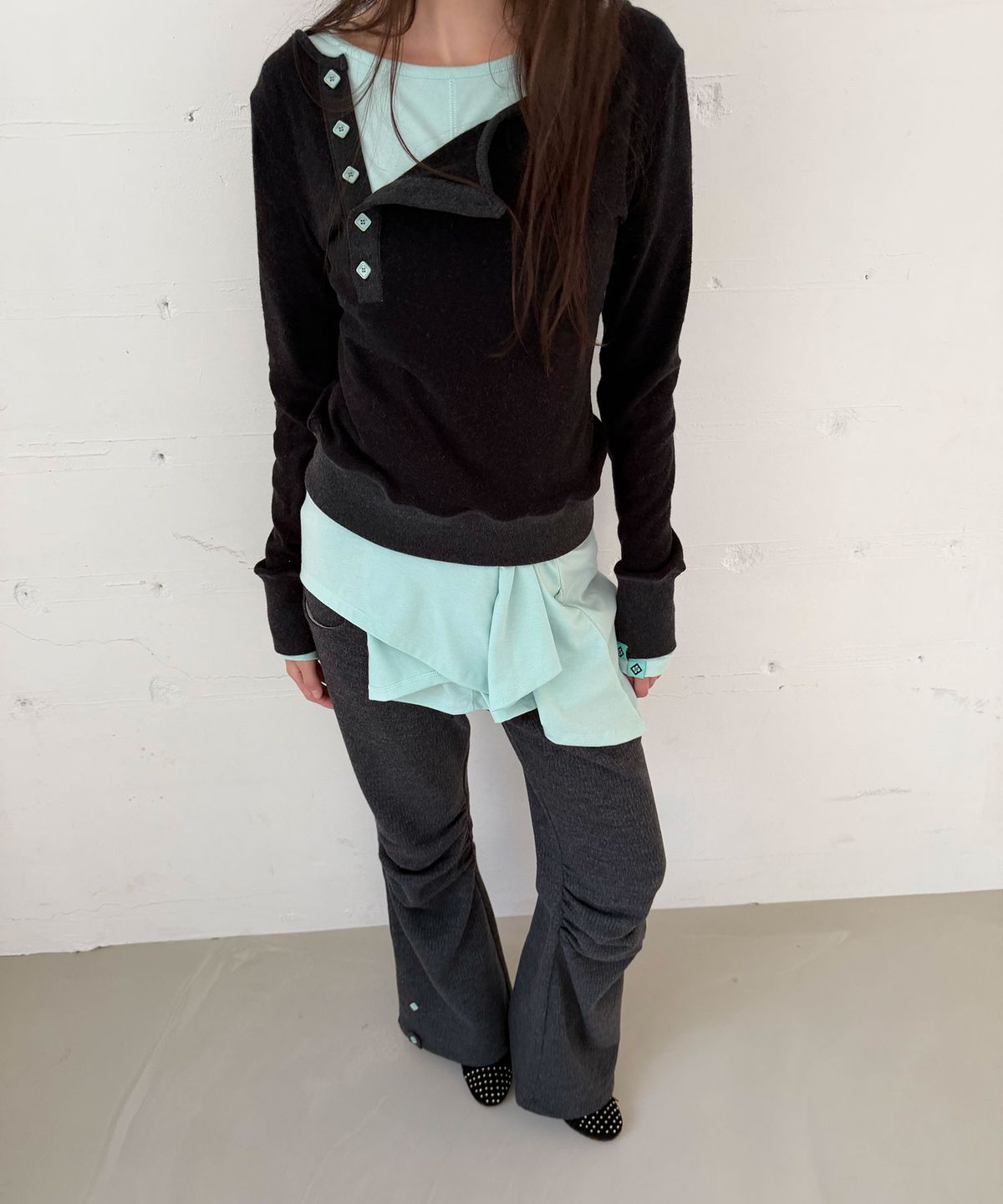 헤레틱(HERETIC) BUTTON ANGORA BLEND ASYM HENLEY T-SHIRT / black