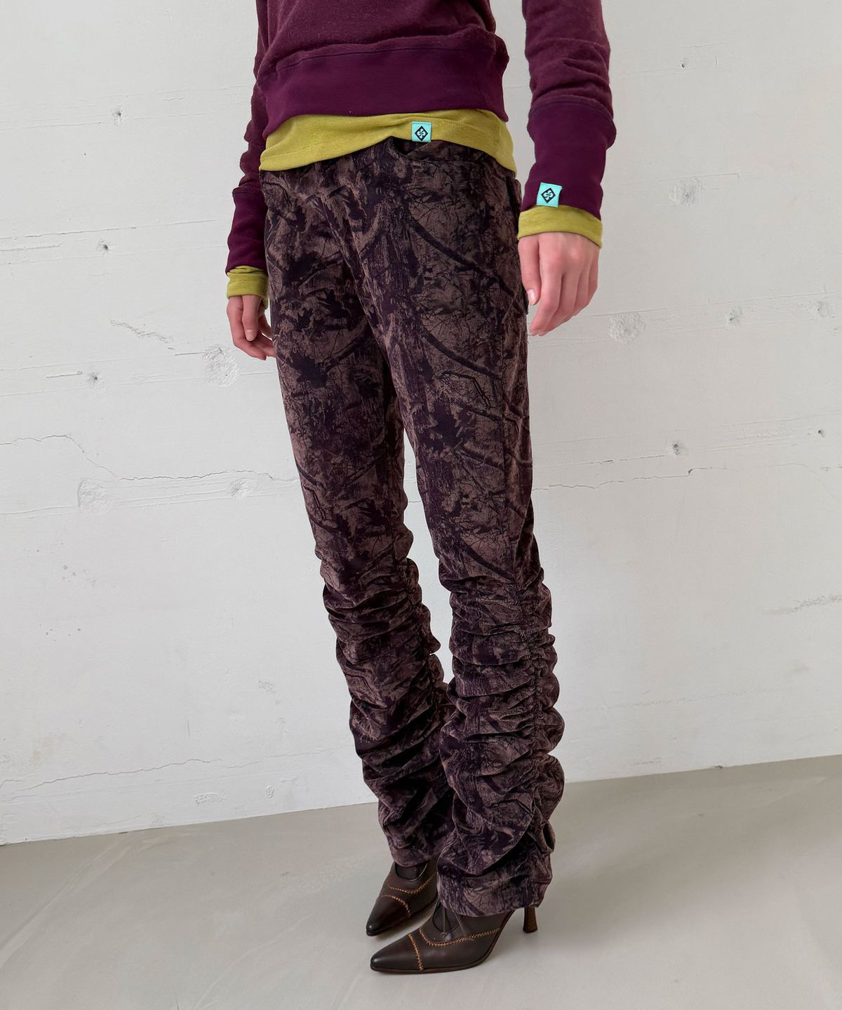 헤레틱(HERETIC) BOTANICAL CORDUROY RUCHED FLARED PANTS / plum