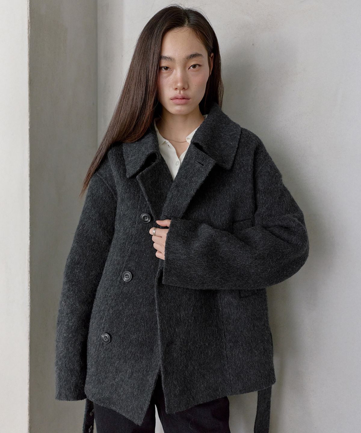 몽돌(MONGDOL) 울 알파카 핸드메이드 벨티드 숏 코트 차콜 MDCT020CHARCOAL