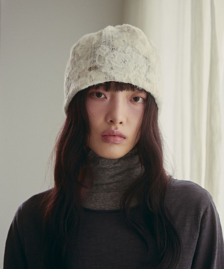 FUZZY FLORAL LACE BEANIE_IVORY