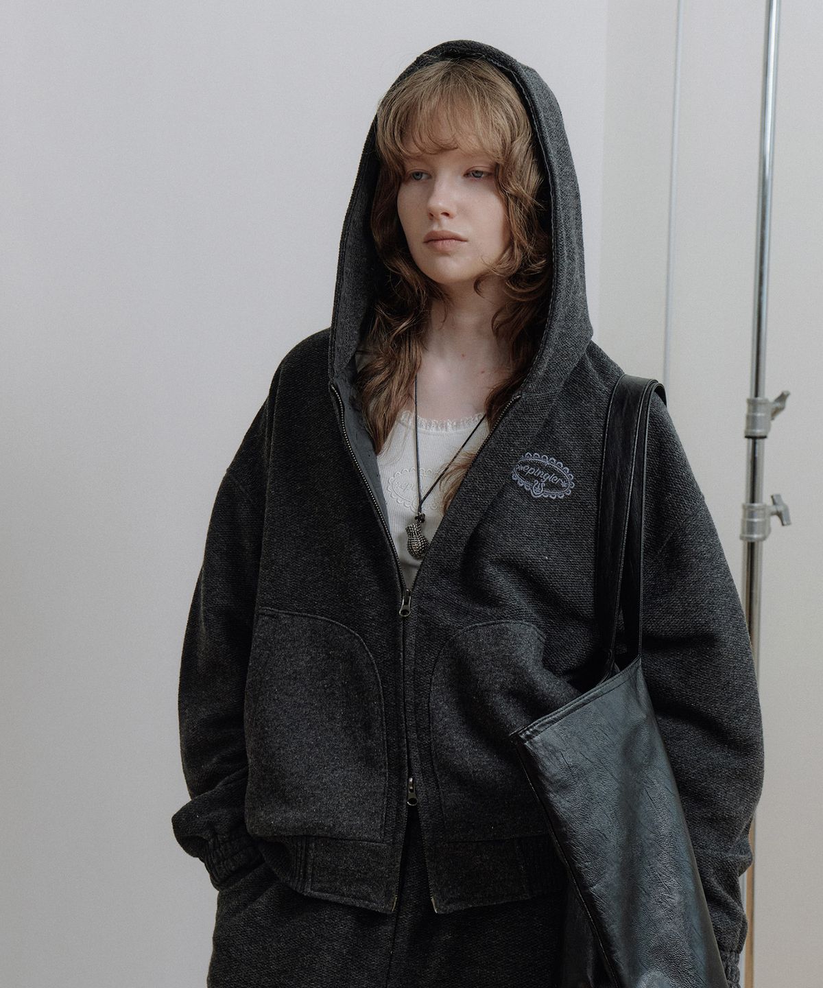 에핑글러(EPINGLER) WOOL BLEND LACED HOODIE - CHARCOAL