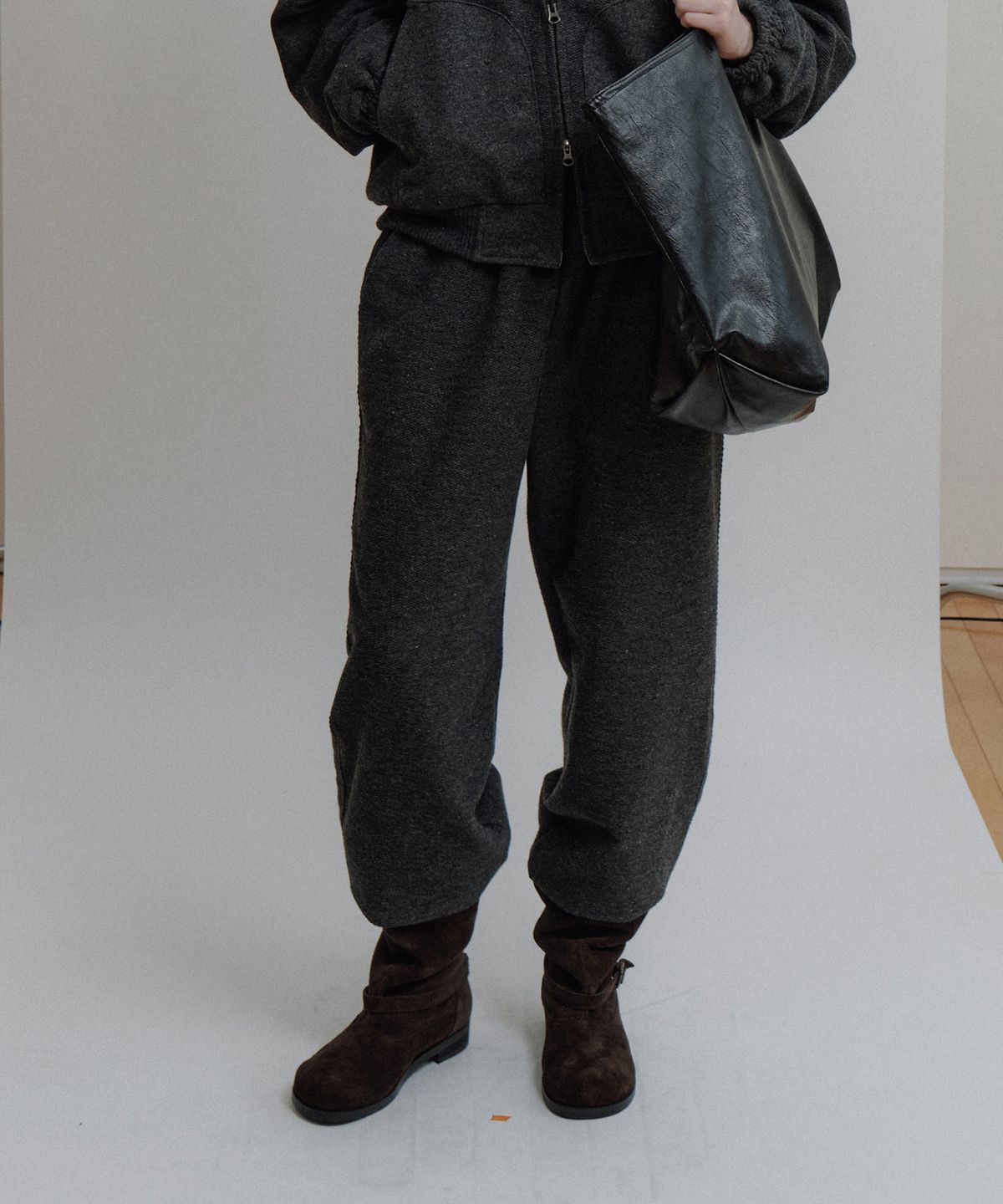 에핑글러(EPINGLER) WOOL BLEND LACED SWEATPANTS - CHARCOAL