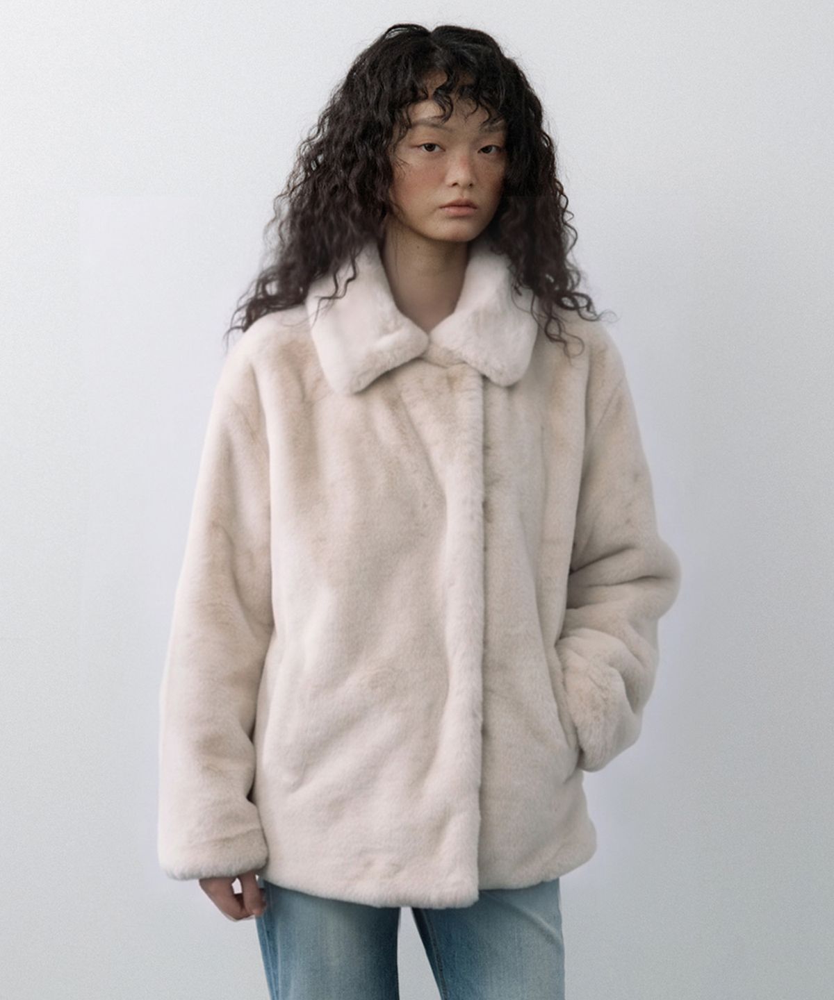 루시르주(LUCIR ZU) Relaxed Faux Mink Fur Jacket (Ivory)