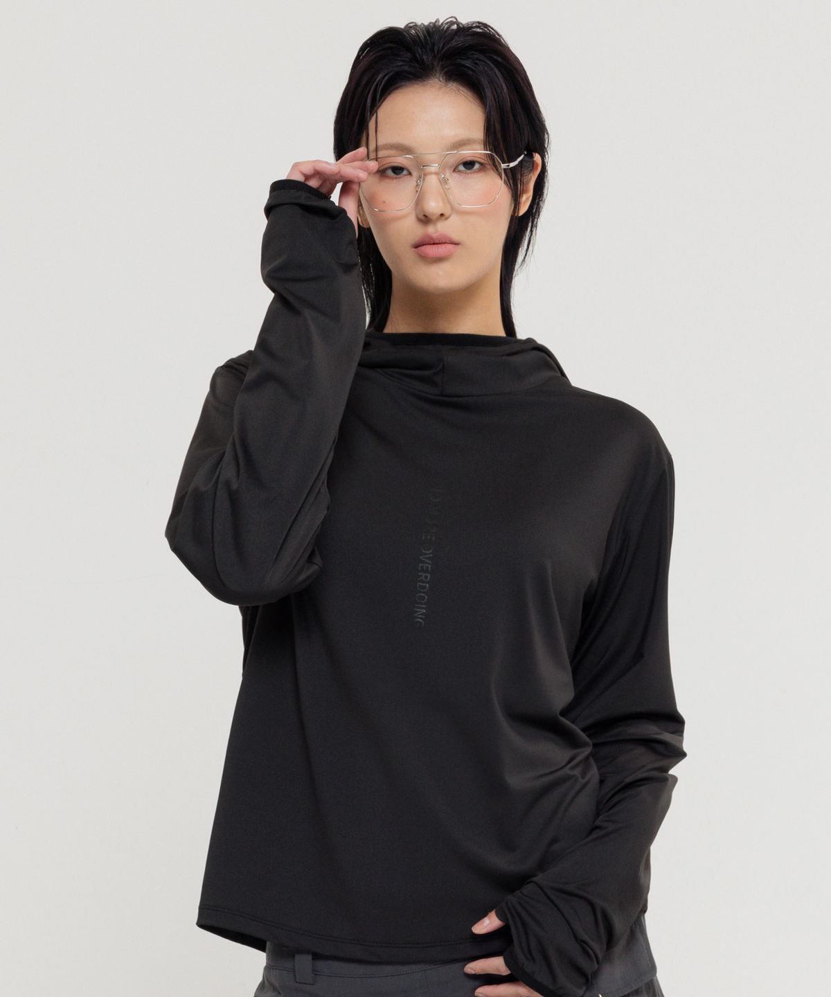 노버(NNVER) 핑거 홀 후드 롱 슬리브 (black)