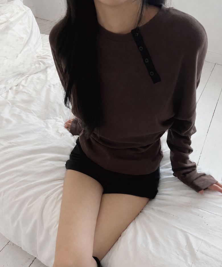 Drape Colorblock Henley Tee [Brown]