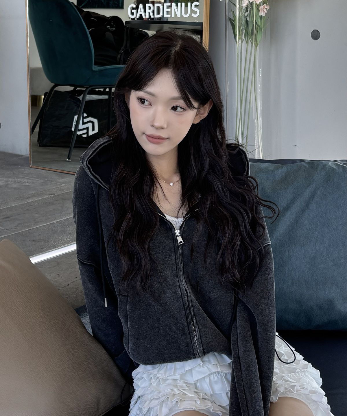크림소다랩(CREAM SODA LAB) 피그먼트 가죽 패치 크롭 후드 집업 블랙