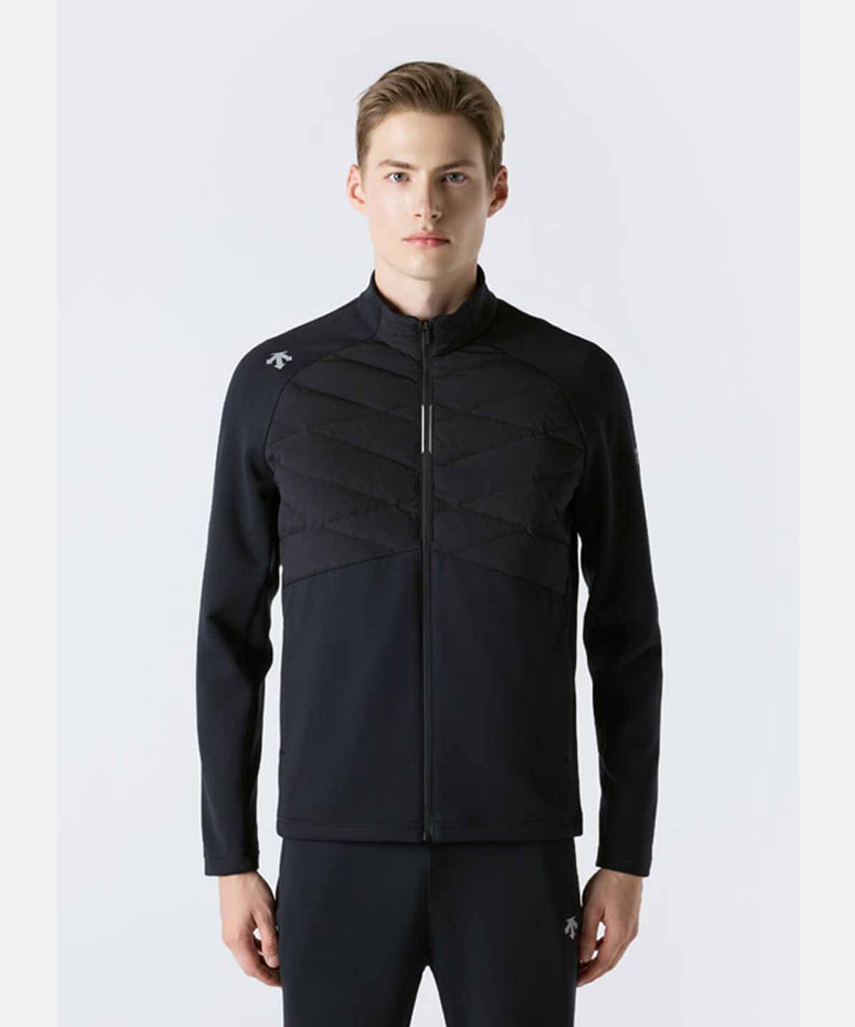 데상트(DESCENTE) 윈터 트랙 런 기모 하이브리드 트레이닝 자켓 블랙 SR423RFTO1