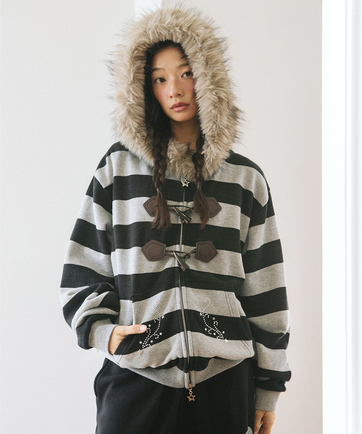 카비시(CAVISH) STRIPED FUR ZIP UP HOODIE BLACK(CV2GFFM485A)