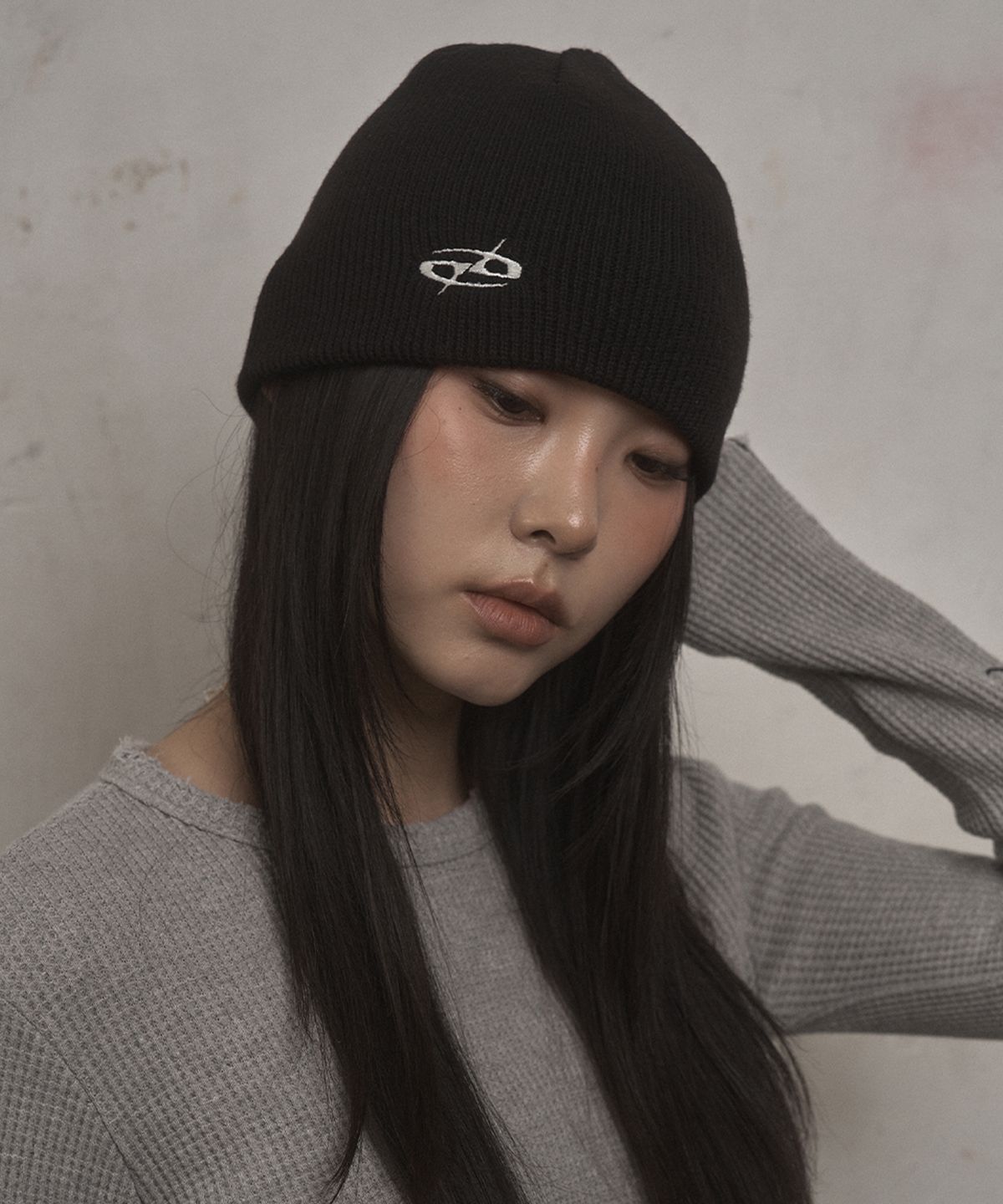 언유즈랩(UNUSEDLAB) 로고 자수 비니 (블랙)