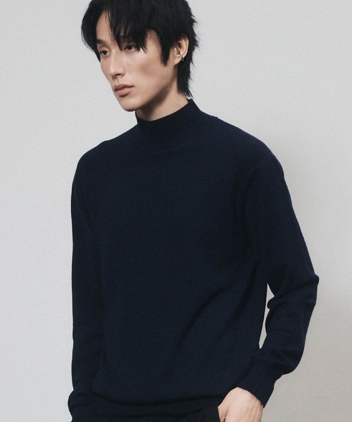 쎄이(CEIII) 스탠다드 하프넥 니트 네이비