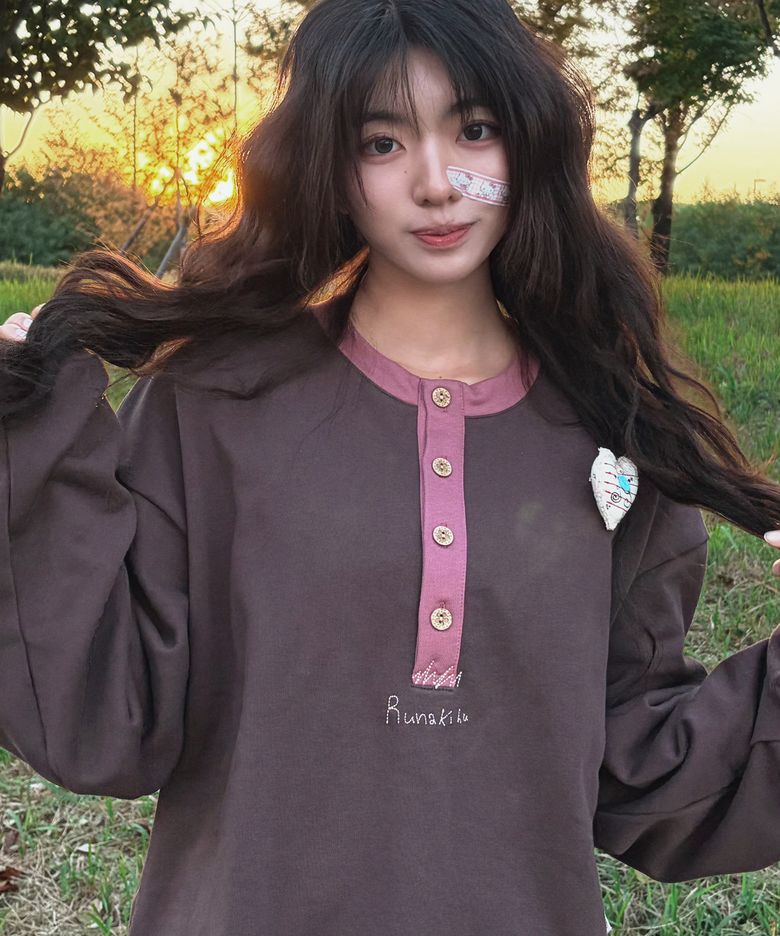 WXT110 하나고야 헨리넥 스웻셔츠 (BROWN)