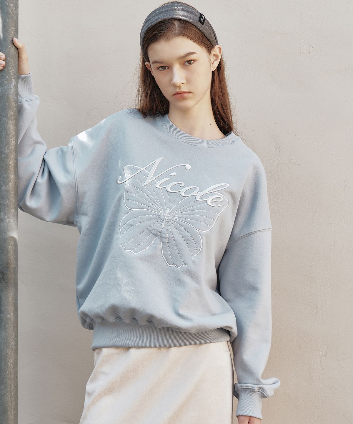 닉앤니콜(NICK&NICOLE) NICOLE BUTTERFLY SWEATSHIRT_SORA