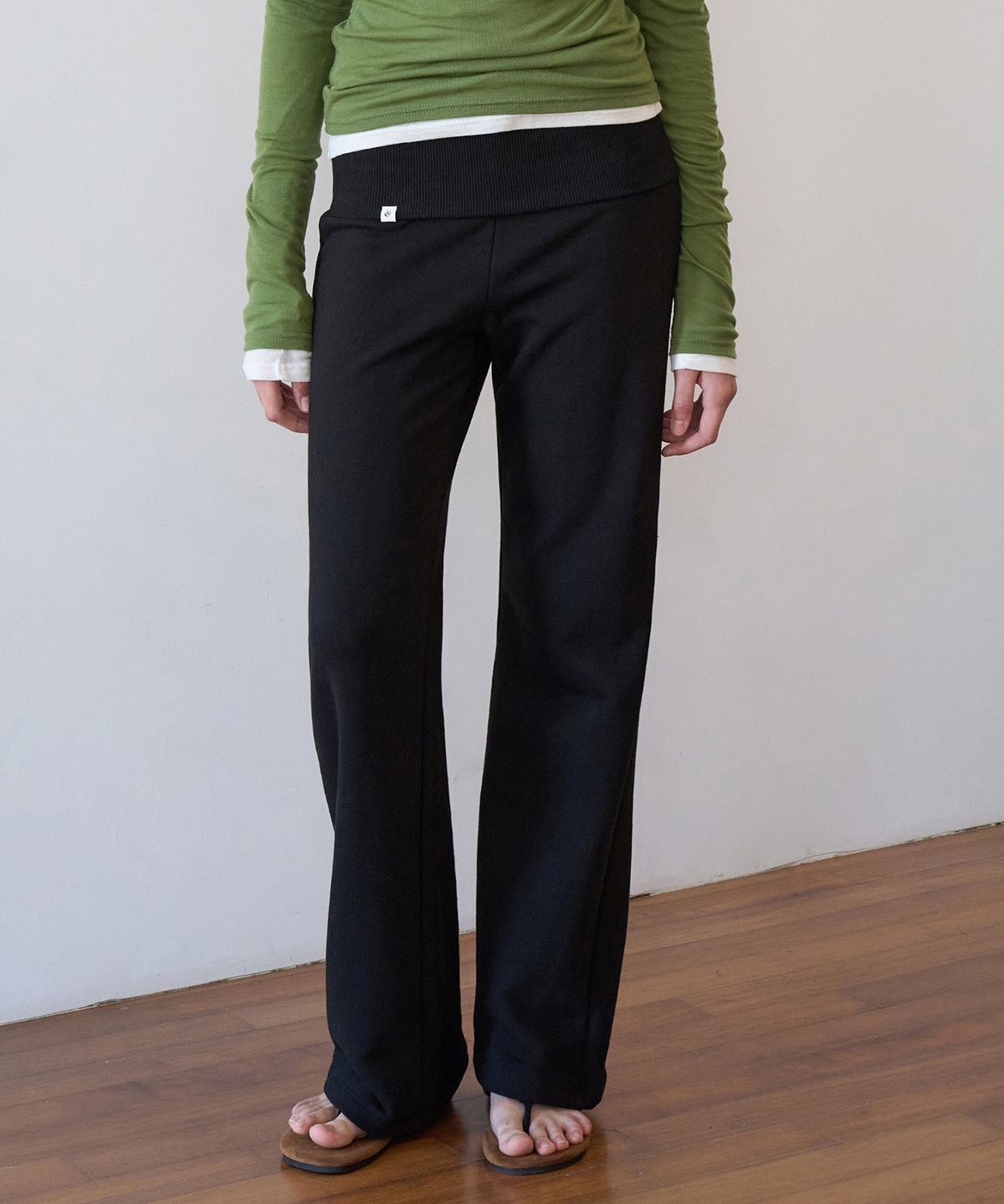로에일(LOEIL) Folding semi-bootcut training pants_Black
