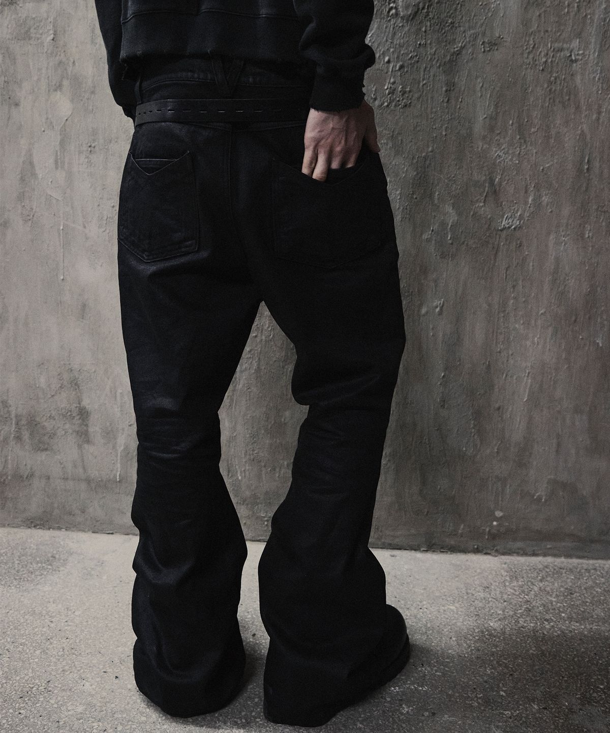 하프앤하프(HALF AND HALF) DUAL POCKET WAXED FLARE PANTS