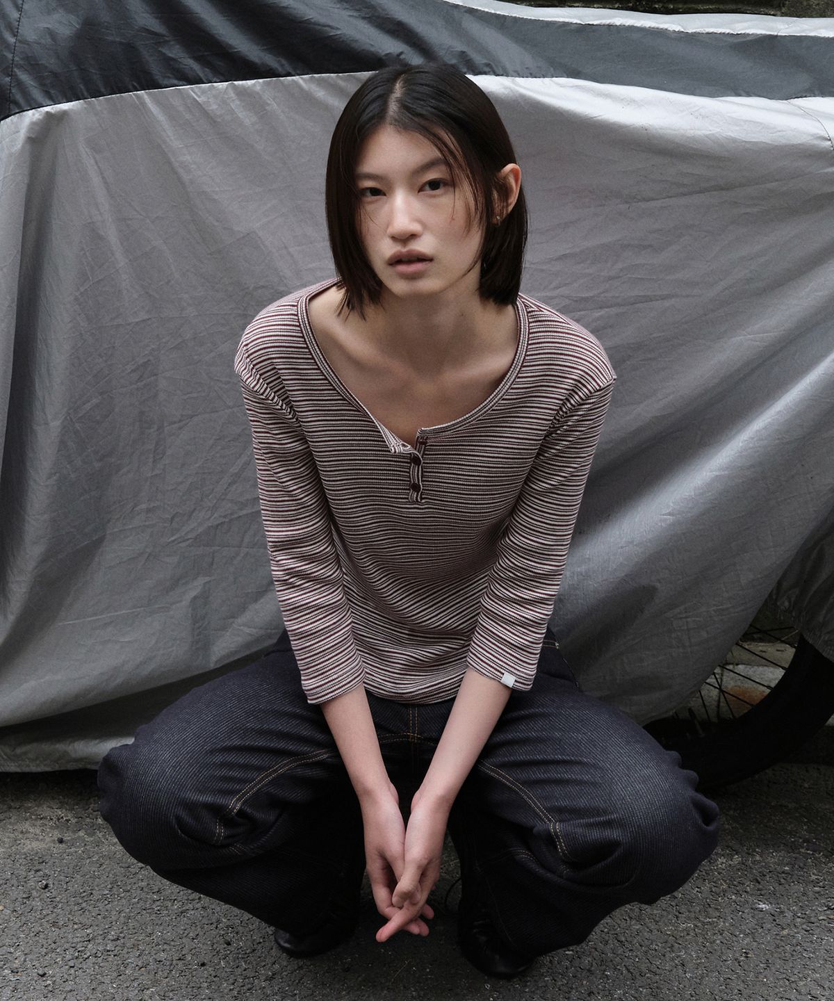 니브(NEEV) Stripe Henley neck 3/4 Sleeve T-Shirt (Burgundy)