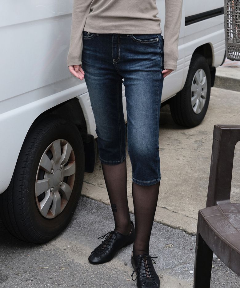 Vintage Washed Denim Capri Pants (Dark Indigo)