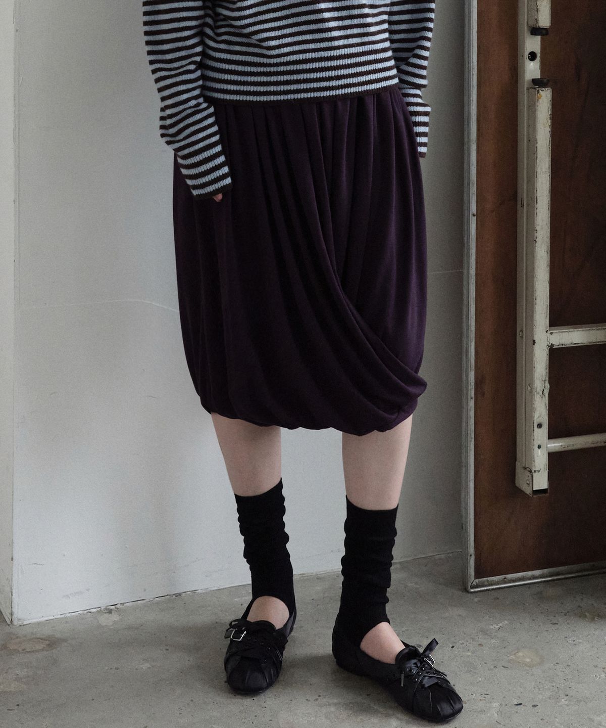니브(NEEV) Balloon Drape Midi Skirt (Purple)
