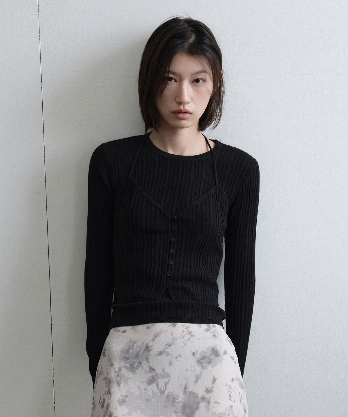니브(NEEV) Button Halter Neck Layered Rib Knit (Black)