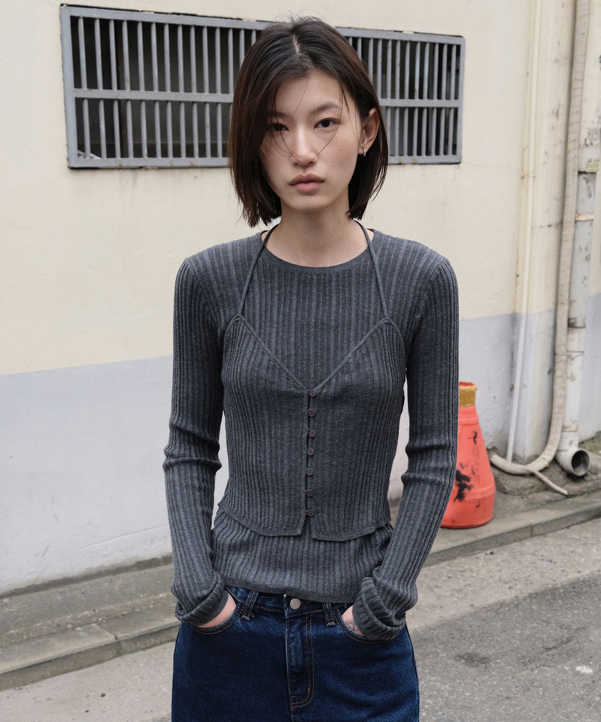 니브(NEEV) Button Halter Neck Layered Rib Knit (Charcoal)