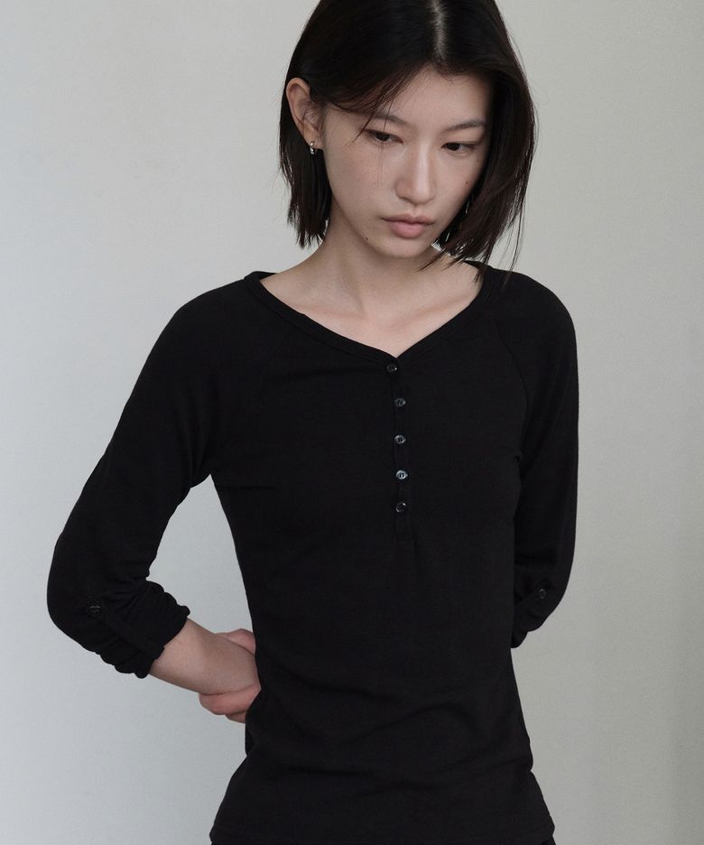 Roll-Up Sleeve Raglan Henley Neck T-Shirt (Black)