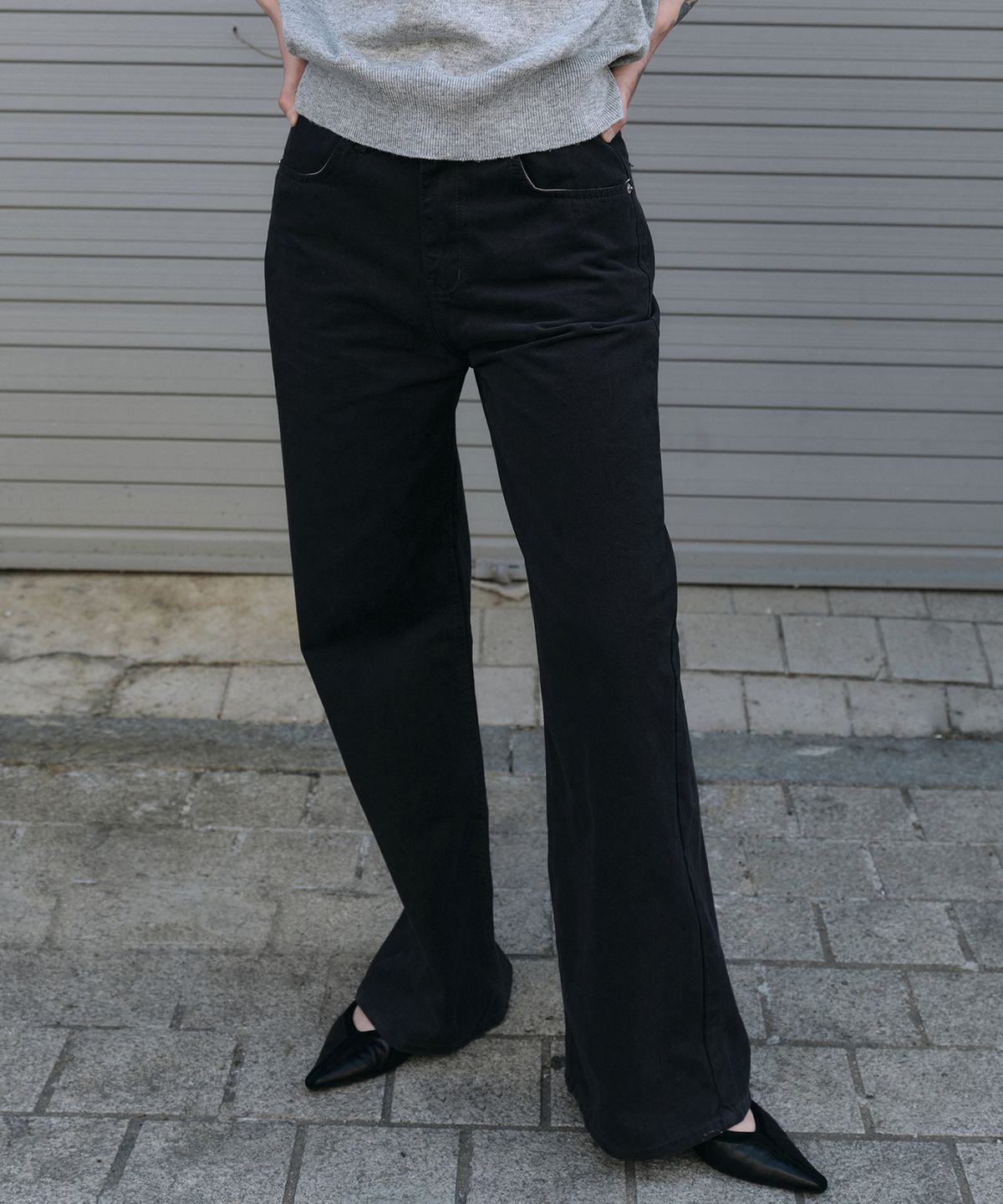 니브(NEEV) Peached Cotton Straight Wide Pants (Charcoal)