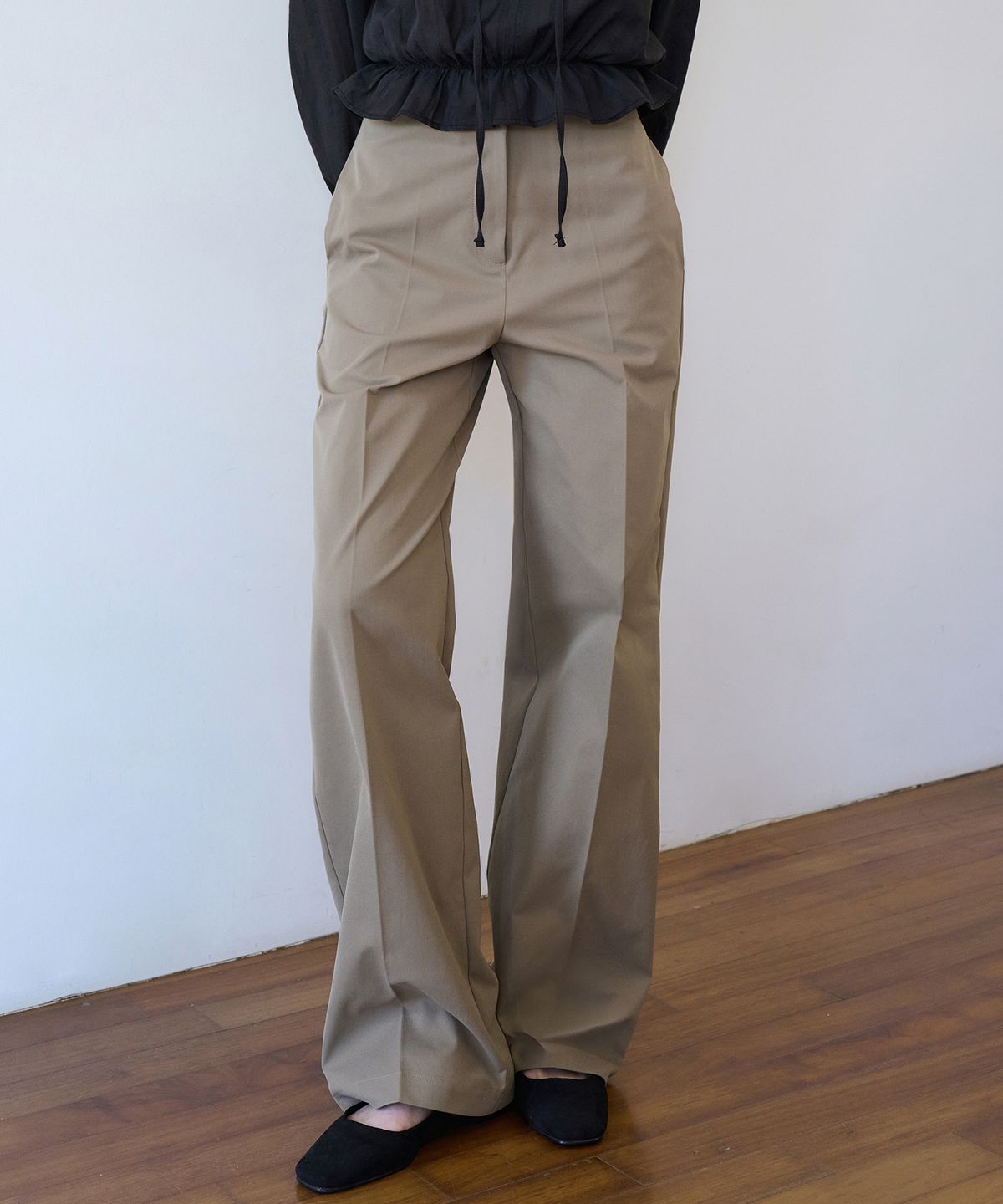 로에일(LOEIL) Button pocket straight cotton pants_Beige