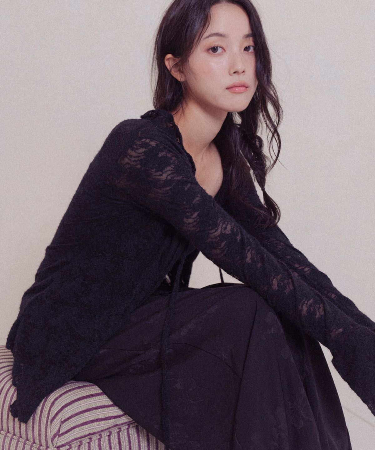 모로아(MOROA) Peach Lace Cardigan-Black
